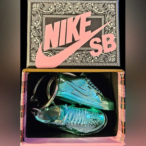 Set of 2 (1 Pair) Nike SB - Keychains with Box (Metallic Turquoise) - Picture 2 of 4
